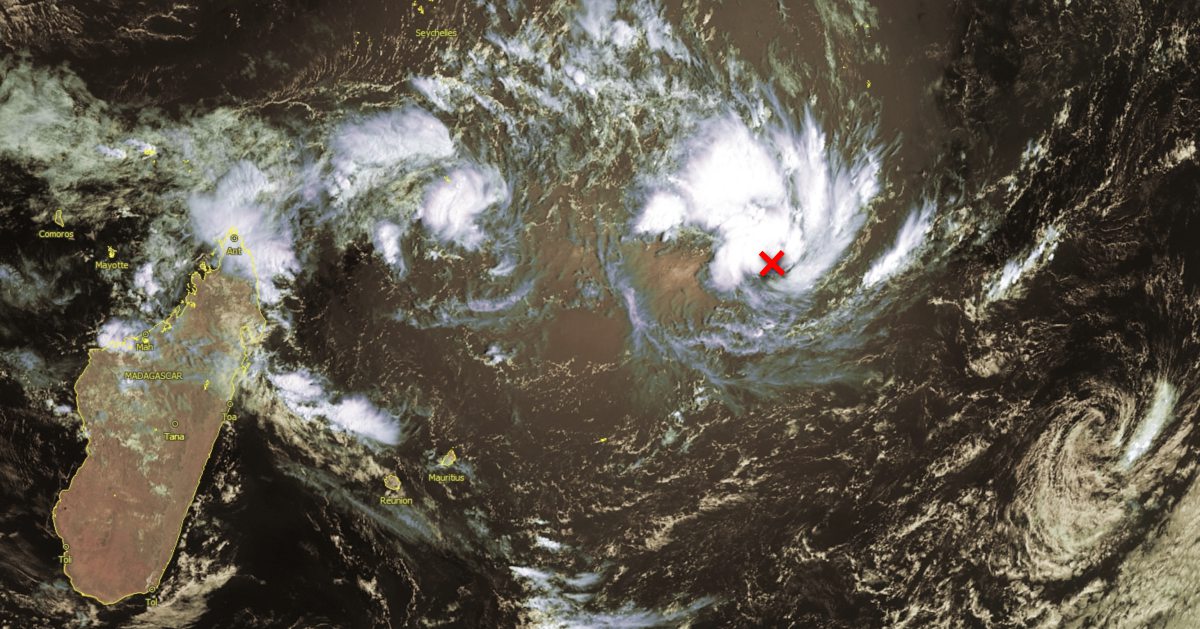 Zone suspecte 98S : Ça s'organise au Nord-Est de l'île Rodrigues