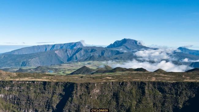 Météo à La Réunion : conditions sèches avant l'arrivée d'un faible front froid