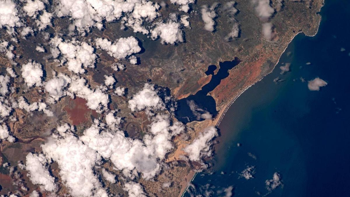 Madagascar : Lac Anony entre dunes, montagnes et océan indien
