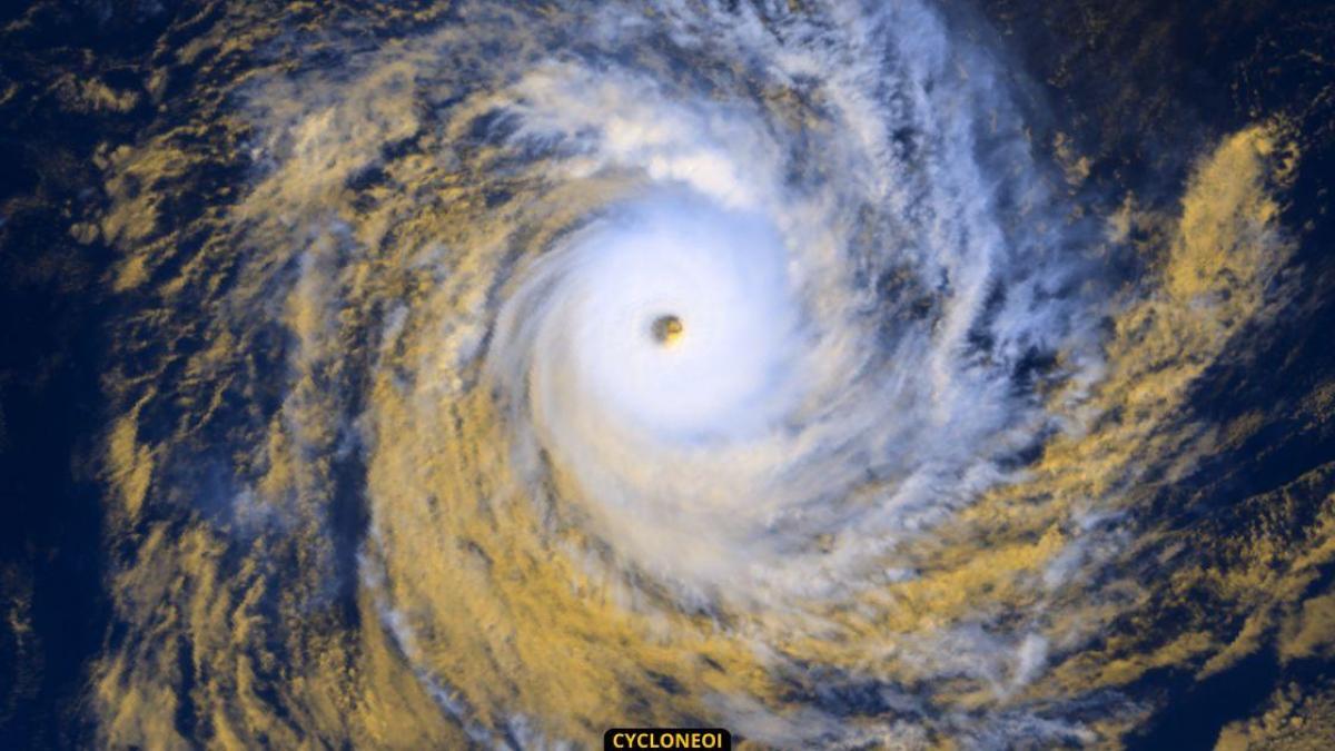 Le puissant cyclone COURTNEY entre dans le Sud-Ouest océan indien