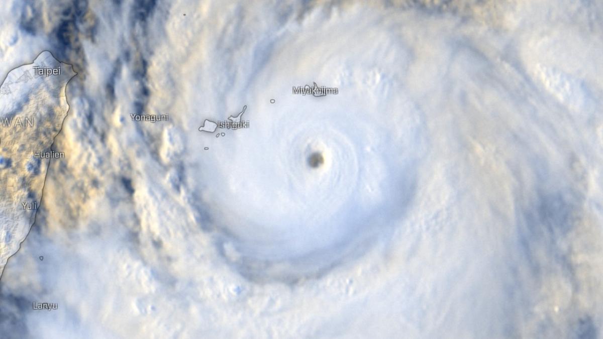 LEKIMA devient un puissant et dangereux Super Typhon pour le JTWC