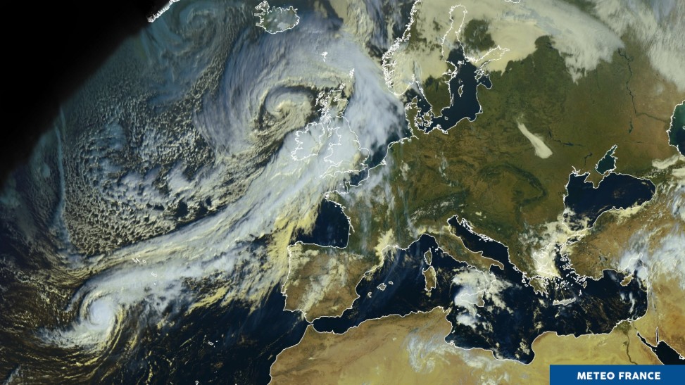 Image satellite ouragan LESLIE