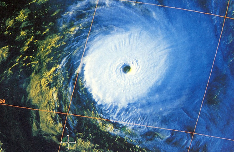 Cyclone Tropical Très Intense LITANNE le 8 mars 1994 à 06utc