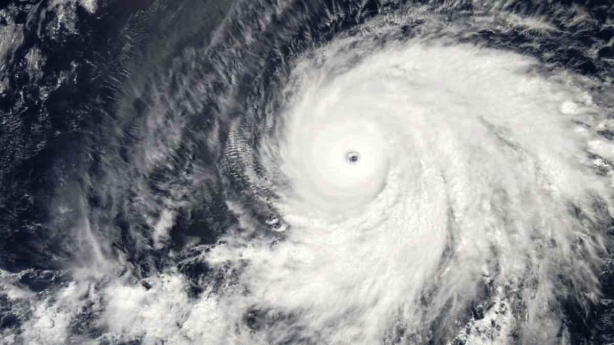 BARBARA un cyclone explosif générant des rafales de 300 km/h