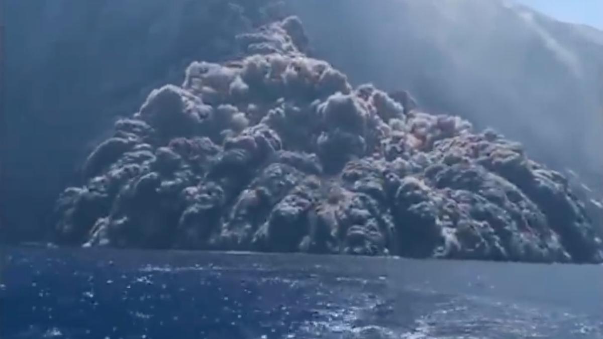 Impressionnante et violente explosion du Stromboli en Sicile