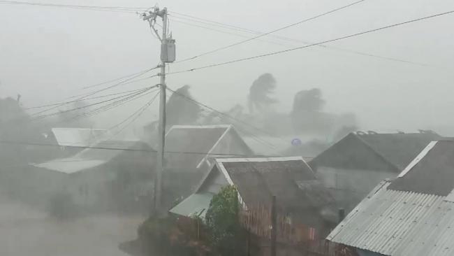 Le dangereux Typhon Kammuri commence à impacter les Philippines