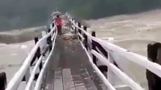 Mousson en Asie : Impressionnantes images de rivière en crue en Inde