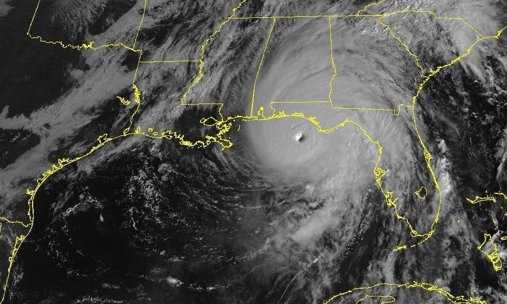 L'ouragan MICHAEL abordant la Floride
