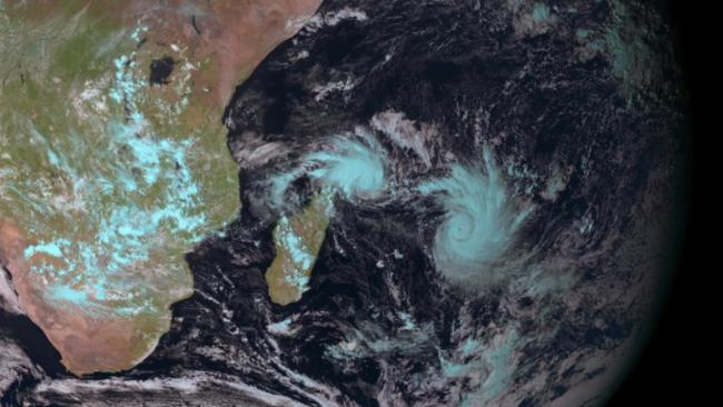 FUNANI s'approche de Rodrigues et GELENA qui s'annonce virulent