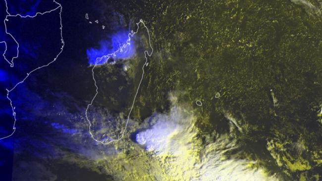 Grosse activité orageuse au Sud-Ouest de la Réunion et sur le Nord-Ouest de Madagascar