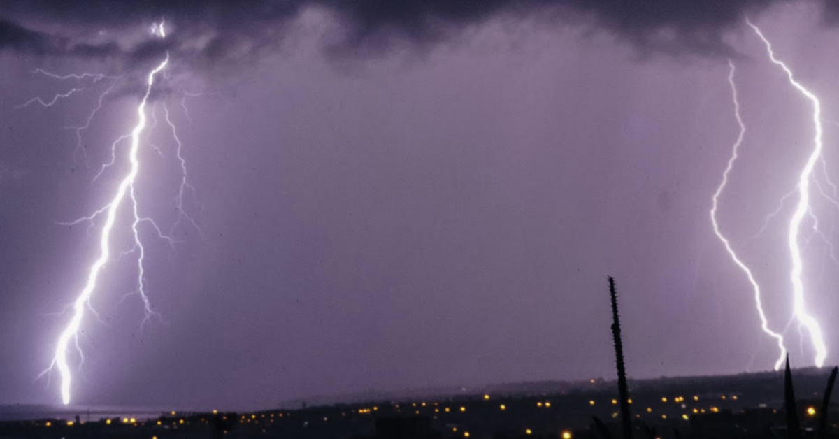 Images impressionnantes de l'orage nocturne dans l'Est de la Réunion