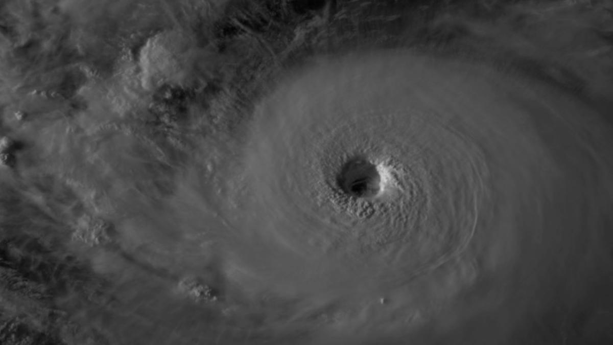 Dorian est devenu un puissant et dangereux ouragan de catégorie 4