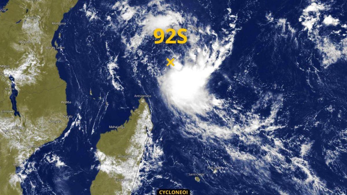 Zone suspecte 92S au Nord-Est de Madagascar