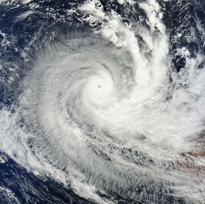 Magnifique Cyclone Intense QUANG