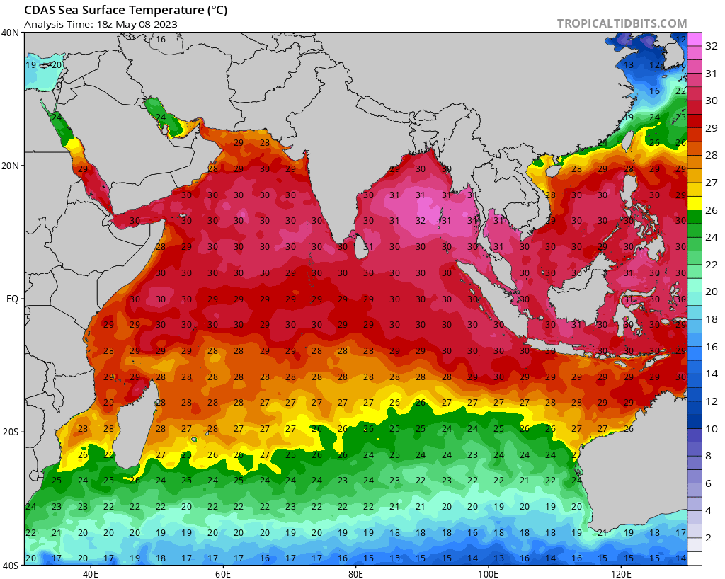 La température de la surface de l'eau dans le Golfe du Bengale est très chaude