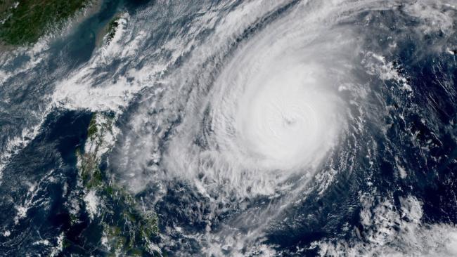Le surprenant super typhon YUTU de plus en plus menaçant pour les Philippines
