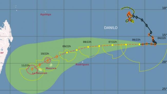Danilo continue de s'affaiblir tout en se dirigeant vers les Mascareignes