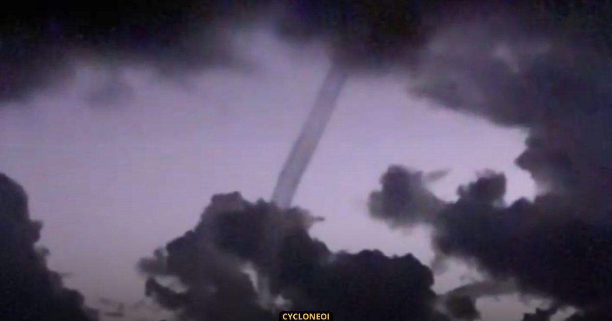 VIDÉO : Trombe marine à La Réunion, comment se forment-elles, représentent-elles un danger ?