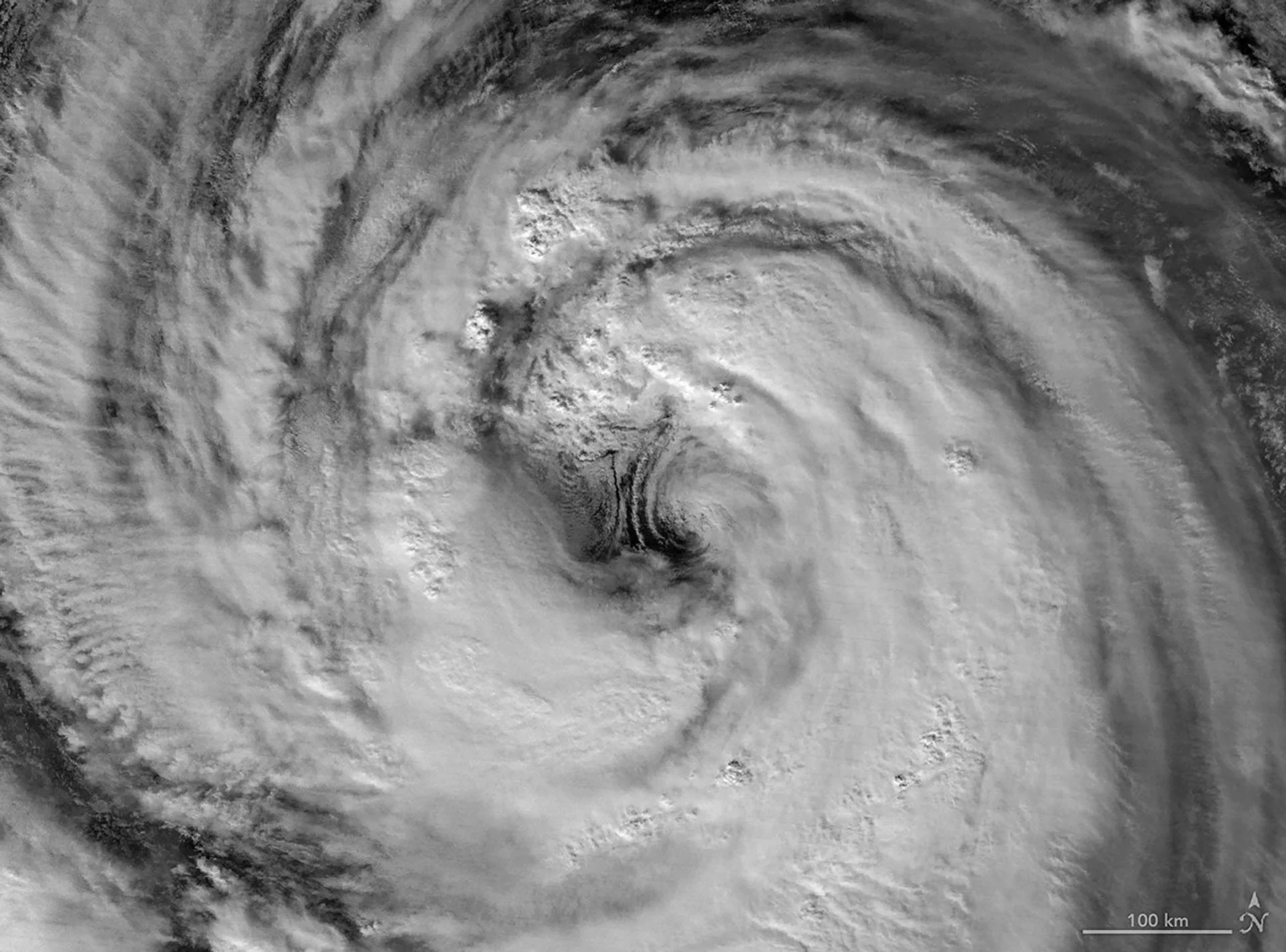 Œil du typhon Jangmi observé par satellite en mai 2026.