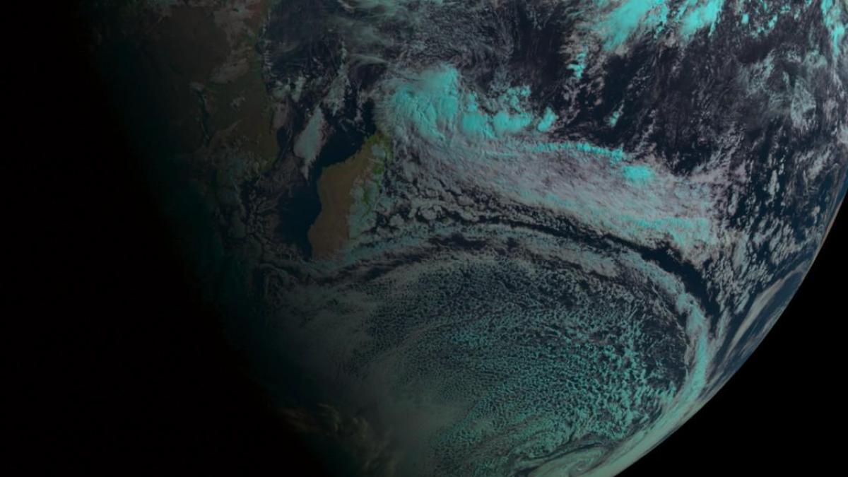Zone Perturbée (92) au Nord-Est de Madagascar en direction de l'Ouest
